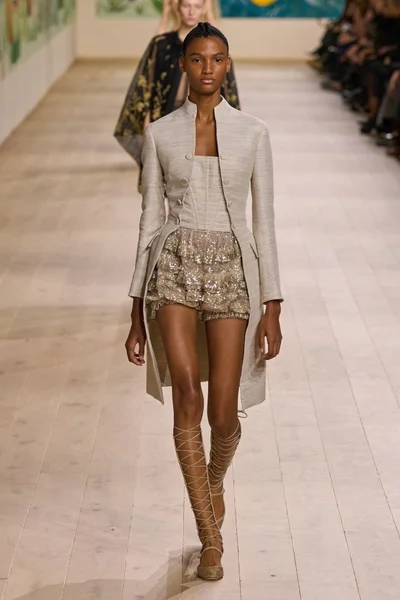 Look 25